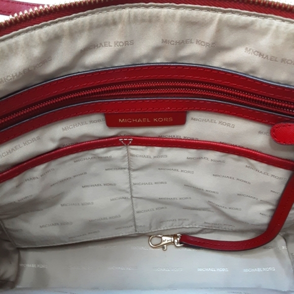 MICHALE KORS Red Jet Set Saffiano Leather Medium Tote - Picture 13 of 14
